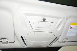 2012款福特福克斯三厢1.6L手动风尚型