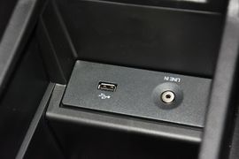 2012款福特福克斯三厢1.6L手动风尚型