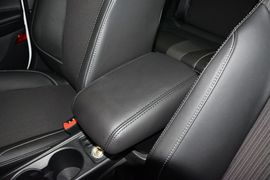 2012款福特福克斯三厢1.6L手动风尚型