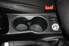 2012款福特福克斯三厢1.6L手动风尚型