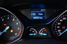 2012款福特福克斯三厢1.6L手动风尚型