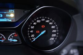 2012款福特福克斯三厢1.6L手动风尚型