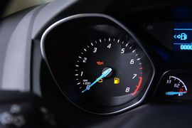 2012款福特福克斯三厢1.6L手动风尚型