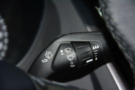 2012款福特福克斯三厢1.6L手动风尚型