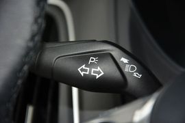 2012款福特福克斯三厢1.6L手动风尚型