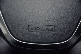 2012款福特福克斯三厢1.6L手动风尚型