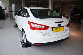 2012款福特福克斯三厢1.6L手动风尚型