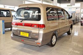 2015款东风风行菱智M5