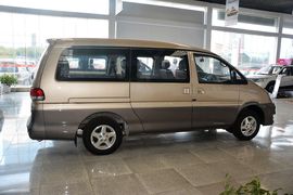 2015款东风风行菱智M5