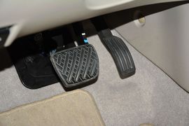 2014款日产骐达1.6L