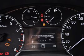 2014款日产骐达1.6L