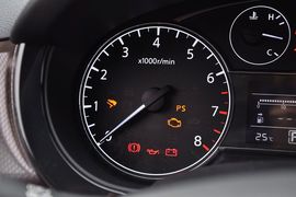 2014款日产骐达1.6L