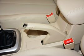2015款长安逸动1.6L手动豪华型