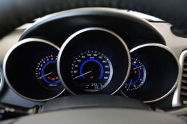 2015款长安逸动1.6L手动豪华型