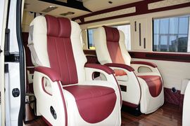 2015款福田图雅诺2.8T长轴商旅版