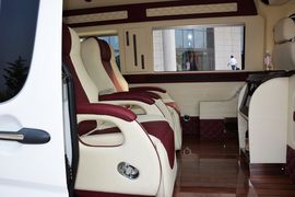 2015款福田图雅诺2.8T长轴商旅版