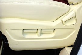 2015款福田图雅诺2.8T长轴商旅版