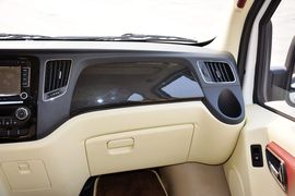 2015款福田图雅诺2.8T长轴商旅版