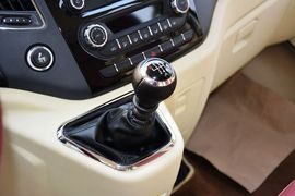 2015款福田图雅诺2.8T长轴商旅版