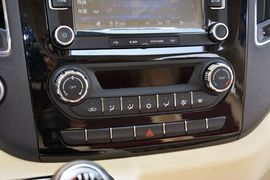 2015款福田图雅诺2.8T长轴商旅版