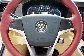 2015款福田图雅诺2.8T长轴商旅版