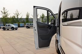 2015款福田图雅诺2.8T短轴商运版