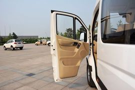 2015款福田图雅诺2.8T长轴商旅版ISF2.8s41P