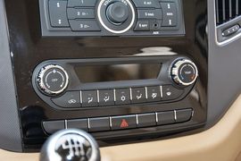 2015款福田图雅诺2.8T长轴商旅版ISF2.8s41P