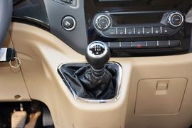 2015款福田图雅诺2.8T长轴商旅版ISF2.8s41P