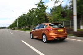 2015款全新换代两厢福克斯实拍