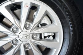 2015款现代悦动1.6L自动豪华型