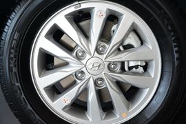 2015款现代悦动1.6L自动豪华型