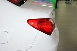 2015款现代悦动1.6L自动豪华型