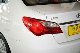 2015款现代悦动1.6L自动豪华型