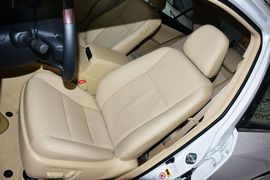 2015款丰田凯美瑞Hybrid