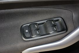 2013款福特嘉年华1.5L手动时尚型