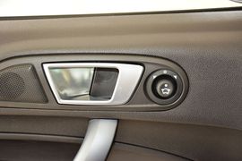 2013款福特嘉年华1.5L手动时尚型