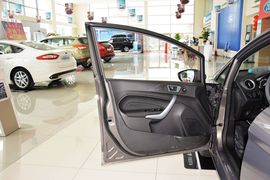 2013款福特嘉年华1.5L手动时尚型