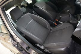 2013款福特嘉年华1.5L手动时尚型