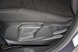 2013款福特嘉年华1.5L手动时尚型