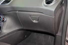 2013款福特嘉年华1.5L手动时尚型