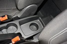 2013款福特嘉年华1.5L手动时尚型