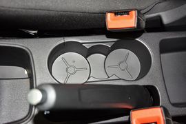 2013款福特嘉年华1.5L手动时尚型