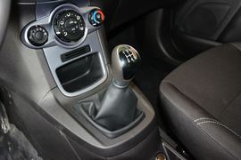 2013款福特嘉年华1.5L手动时尚型