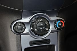 2013款福特嘉年华1.5L手动时尚型