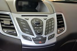 2013款福特嘉年华1.5L手动时尚型