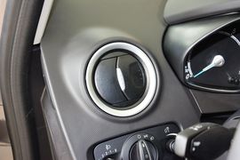 2013款福特嘉年华1.5L手动时尚型