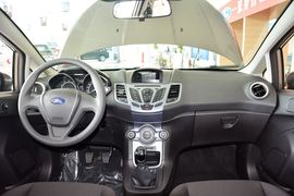 2013款福特嘉年华1.5L手动时尚型