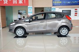 2013款福特嘉年华1.5L手动时尚型