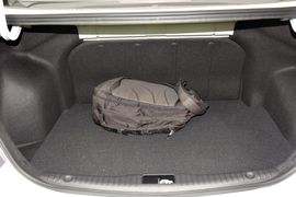 2014款现代瑞纳三厢1.4L手动智能型GLS到店实拍